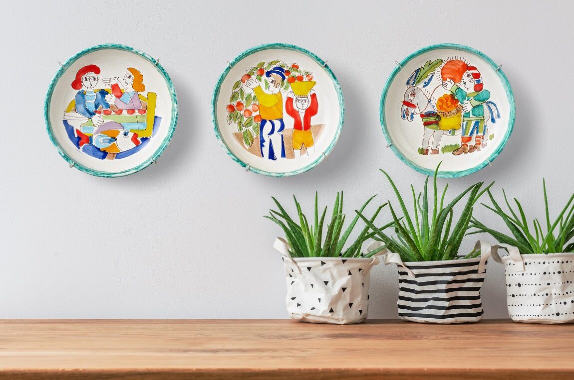 Display Buddie LLC Hang virtually anything on your walls.